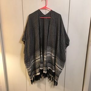 🤠 Woven Open Poncho